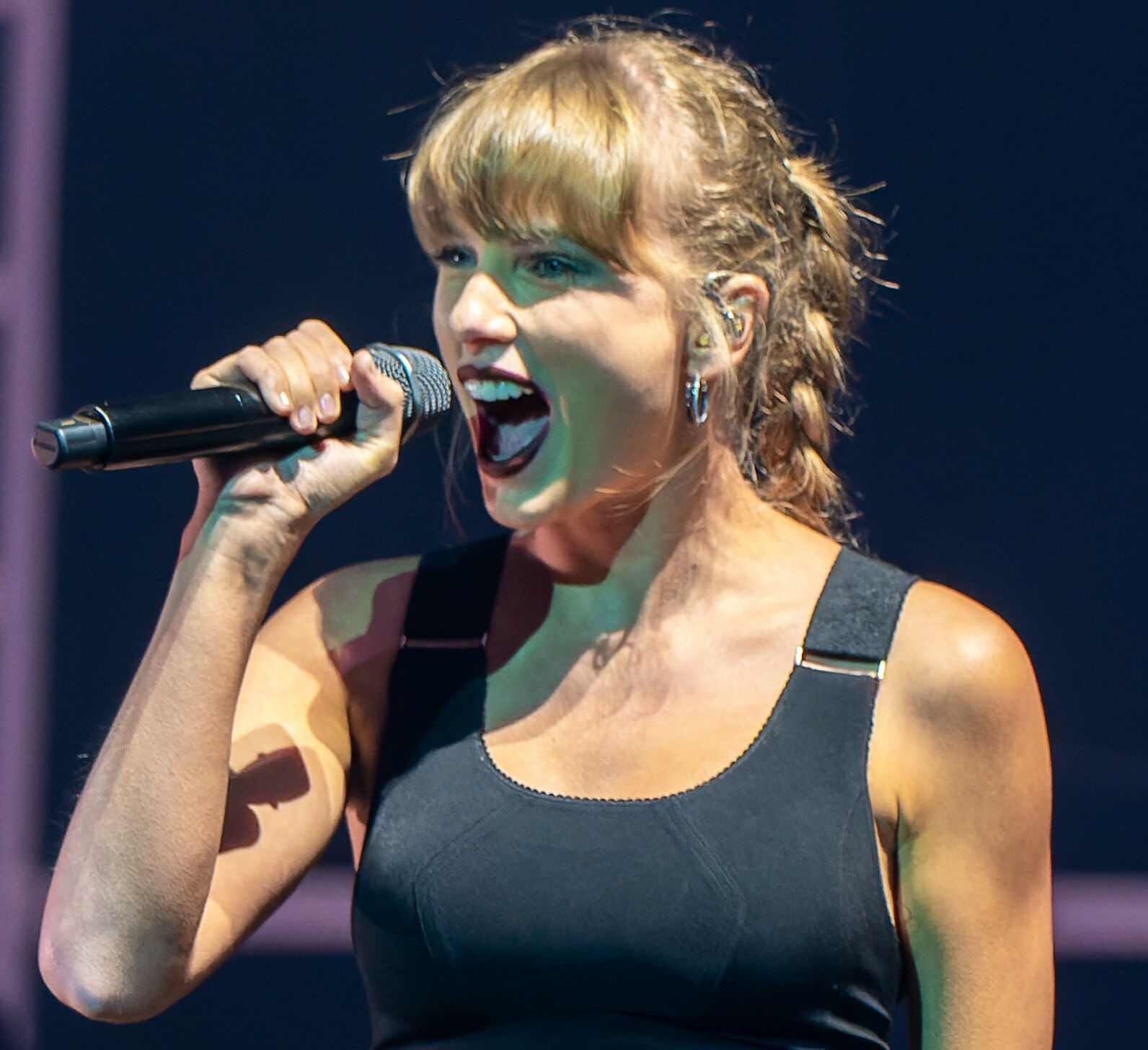 Taylor_Swift_2022_public_domain